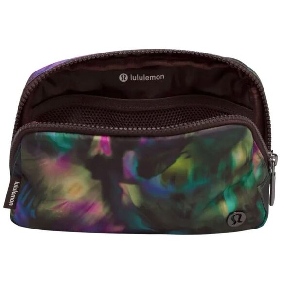 Lululemon Everywhere Belt Bag 1L Pride Graphic - Picture 4 of 9